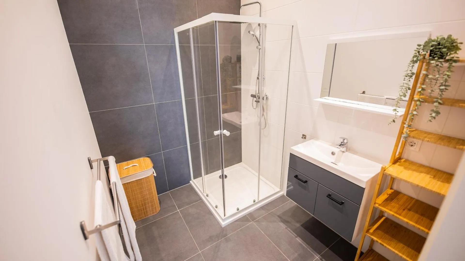 Lh - Lk Two-Bedroom Apartments Rotterdam 0*,